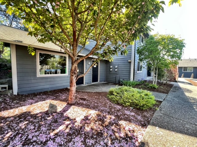 2001 Magnuson Way #18
