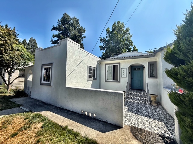 208 South Summit Avenue