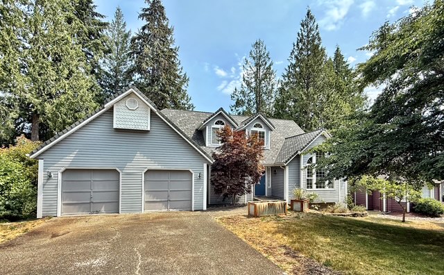 1128 Northwest Thornwood Circle