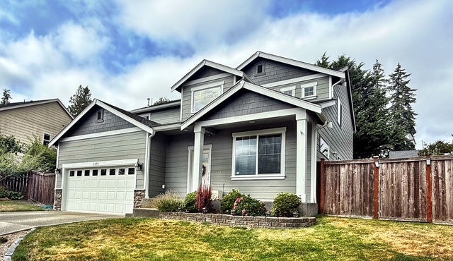 2698 Northeast Noll Valley Loop